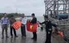HẢI QUÂN VIỆT NAM LÀM ĐIỂM TỰA CHO NGƯ DÂN VƯƠN KHƠI, BÁM BIỂN