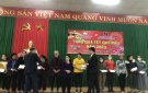 TRAO QUÀ TẾT CHO HỘ NGHÈO